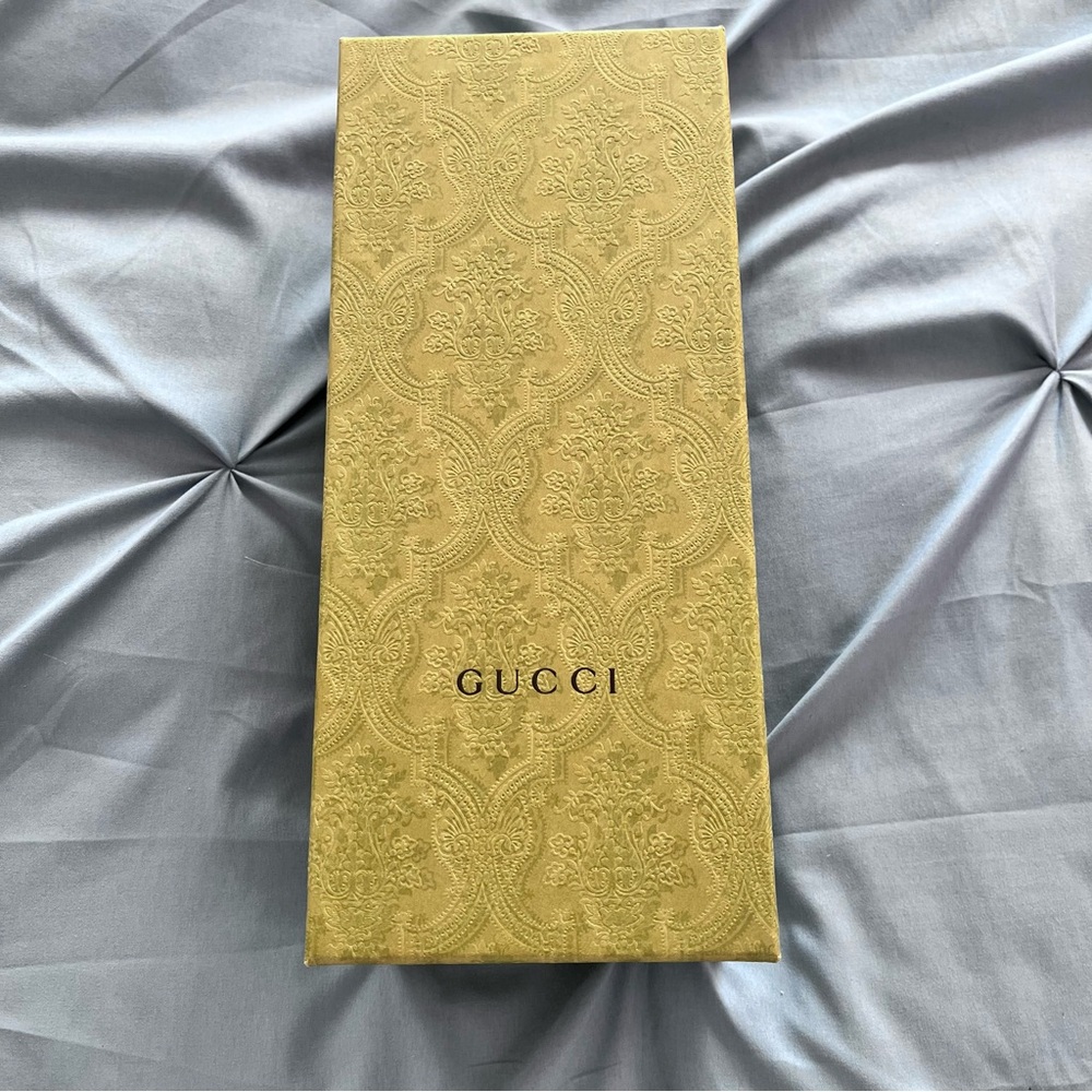 Gucci GG Black Chevron Flip Flops size 39 - Picture 8 of 9